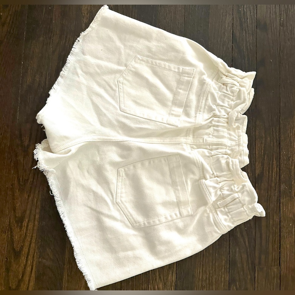 Women's High-Waist White Paperbag Shorts - Picture 4 of 8